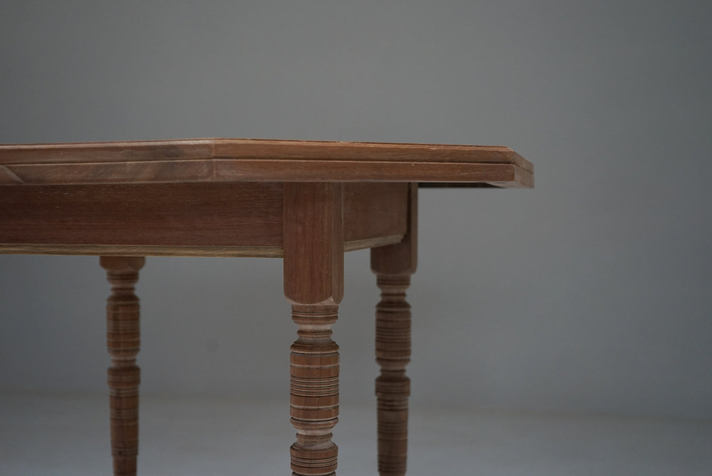 オクタゴンテーブル