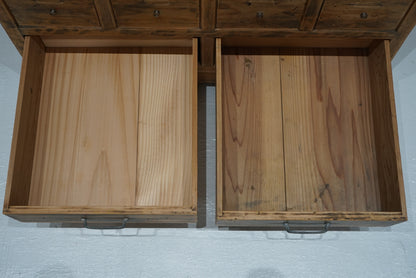 引き出し22杯の収納棚