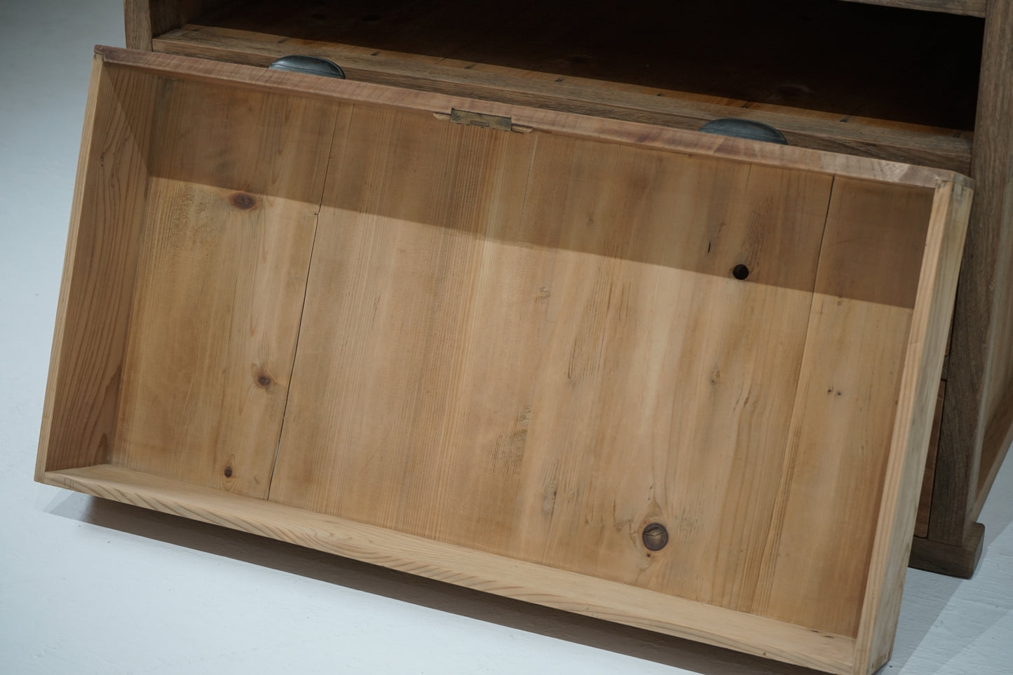 引き出し7杯の収納棚