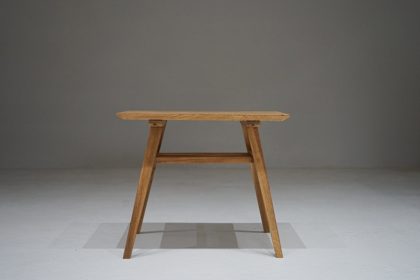 サイドテーブル