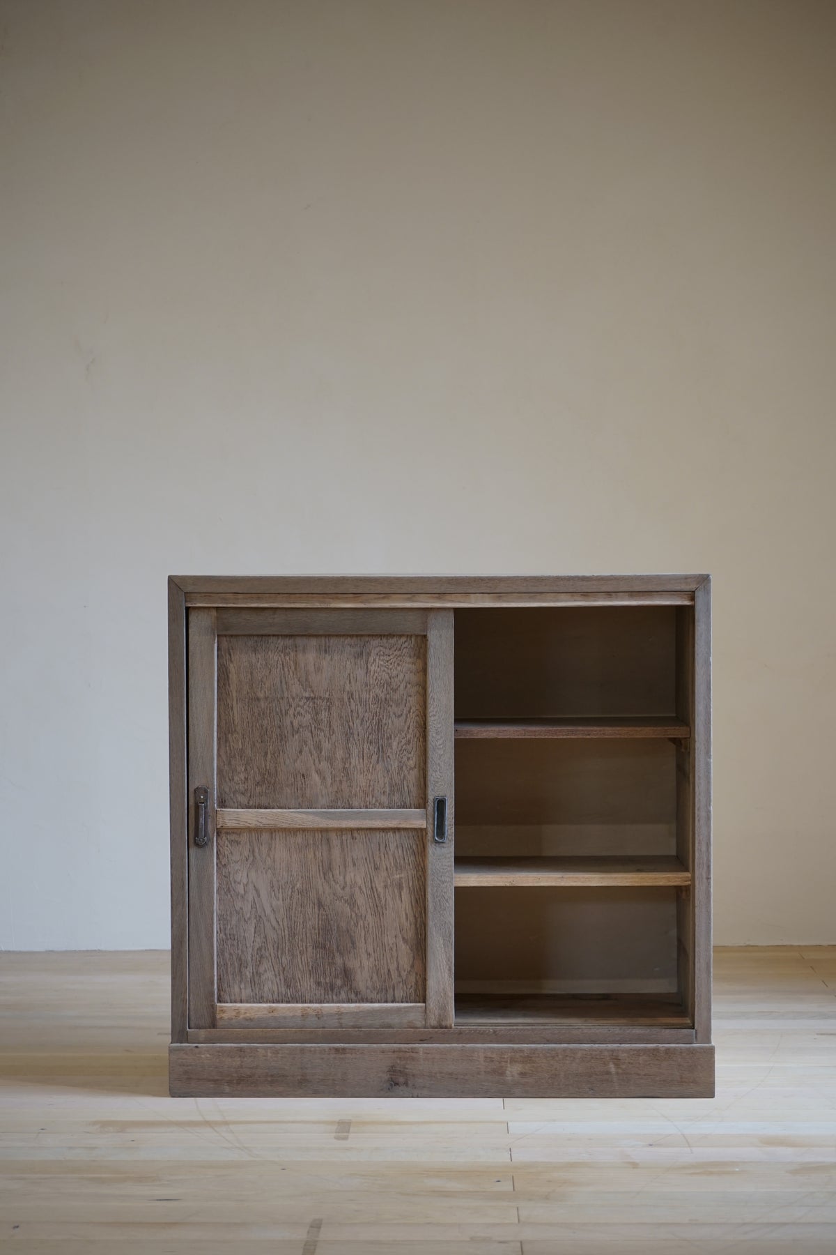 Storage shelf