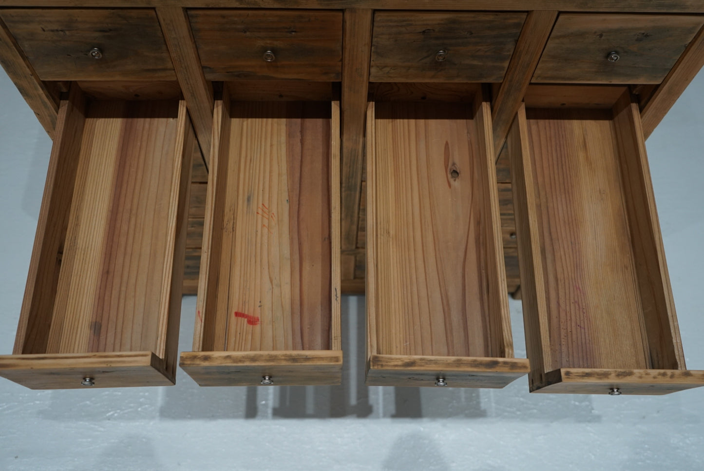 引き出し22杯の収納棚