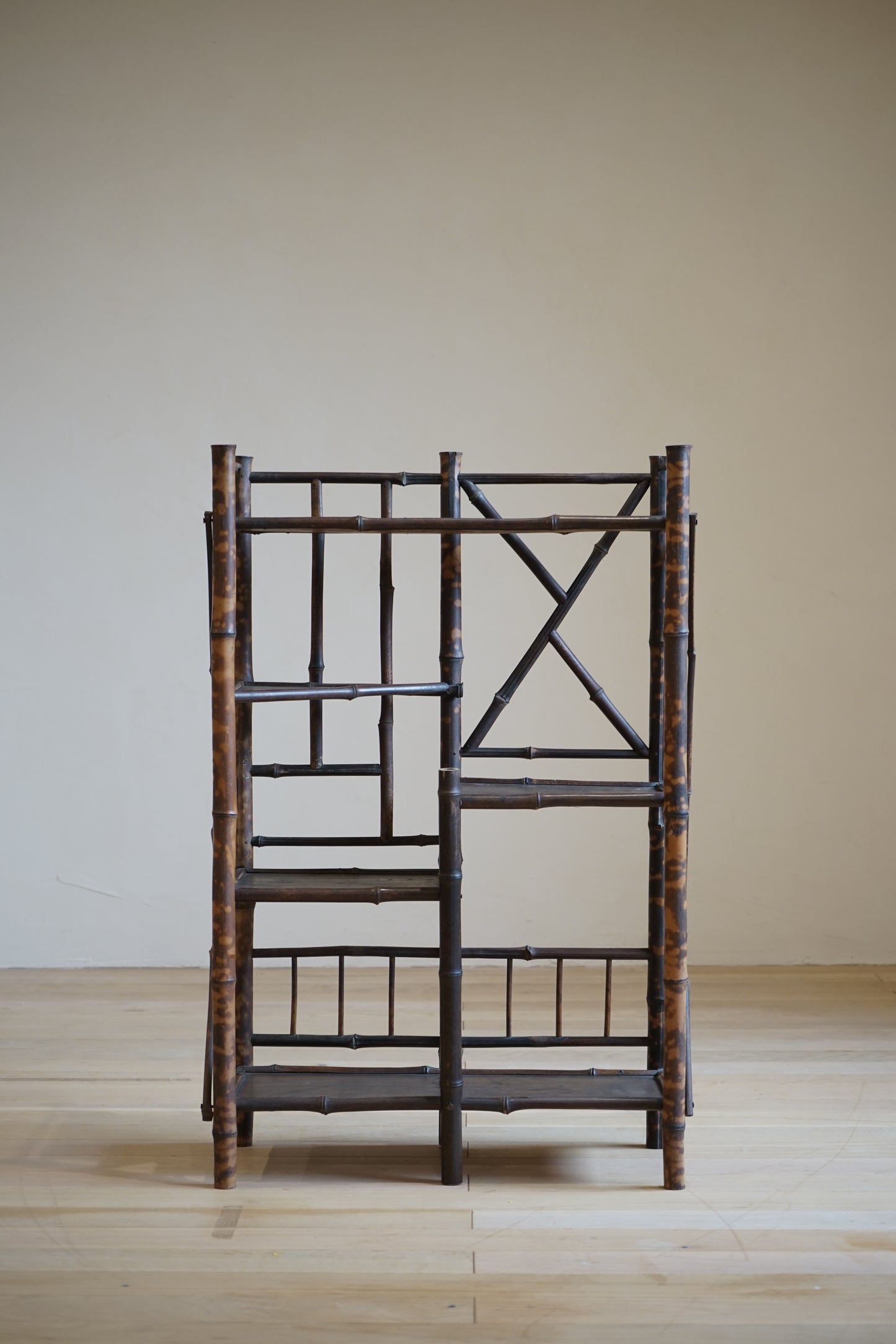 Display shelves