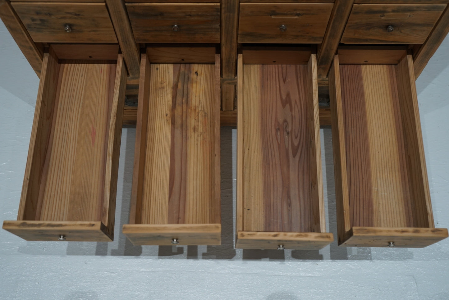 引き出し22杯の収納棚