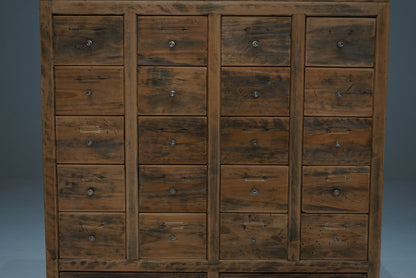 引き出し22杯の収納棚