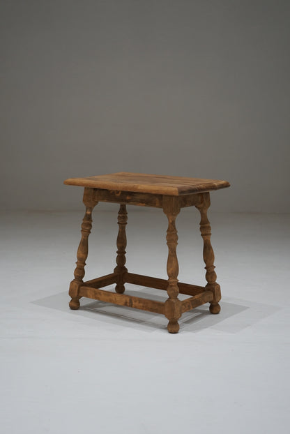 サイドテーブル