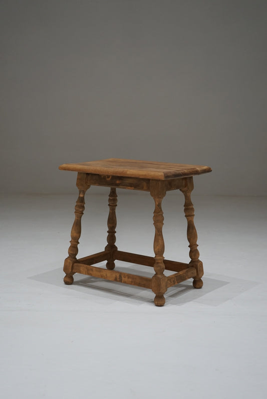 サイドテーブル