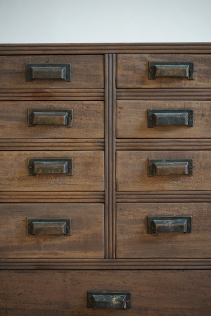 9-drawer storage chest