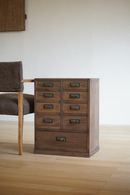 9-drawer storage chest