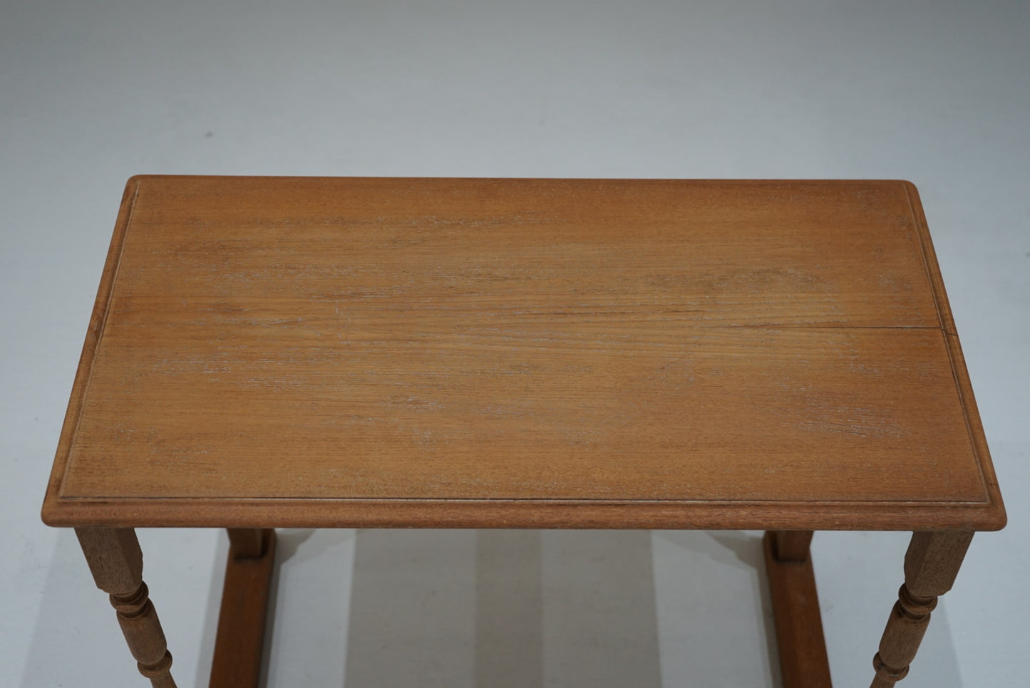 サイドテーブル