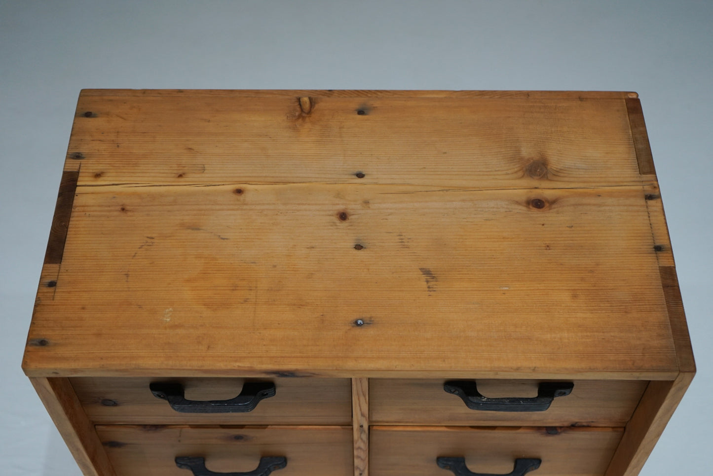 引き出し10杯の収納棚