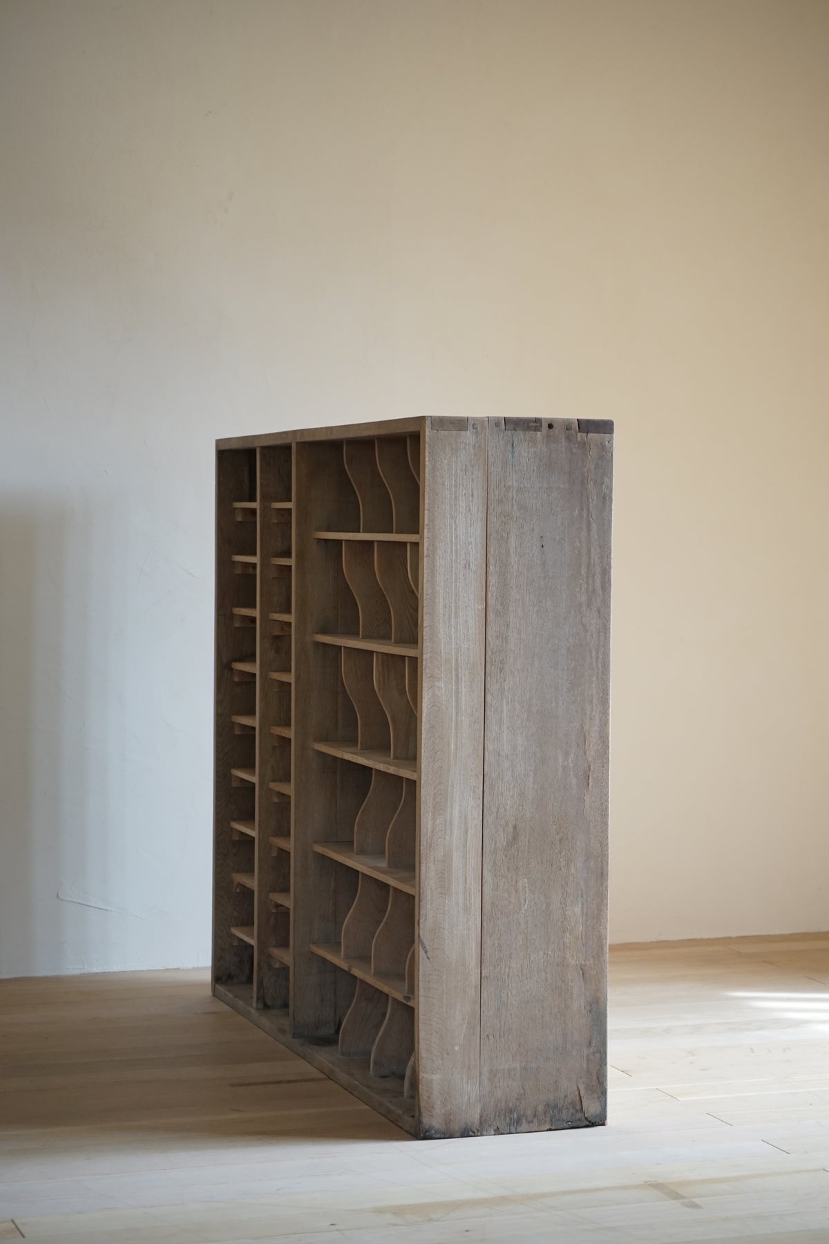 Storage shelf