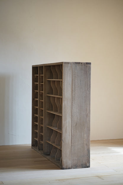 Storage shelf