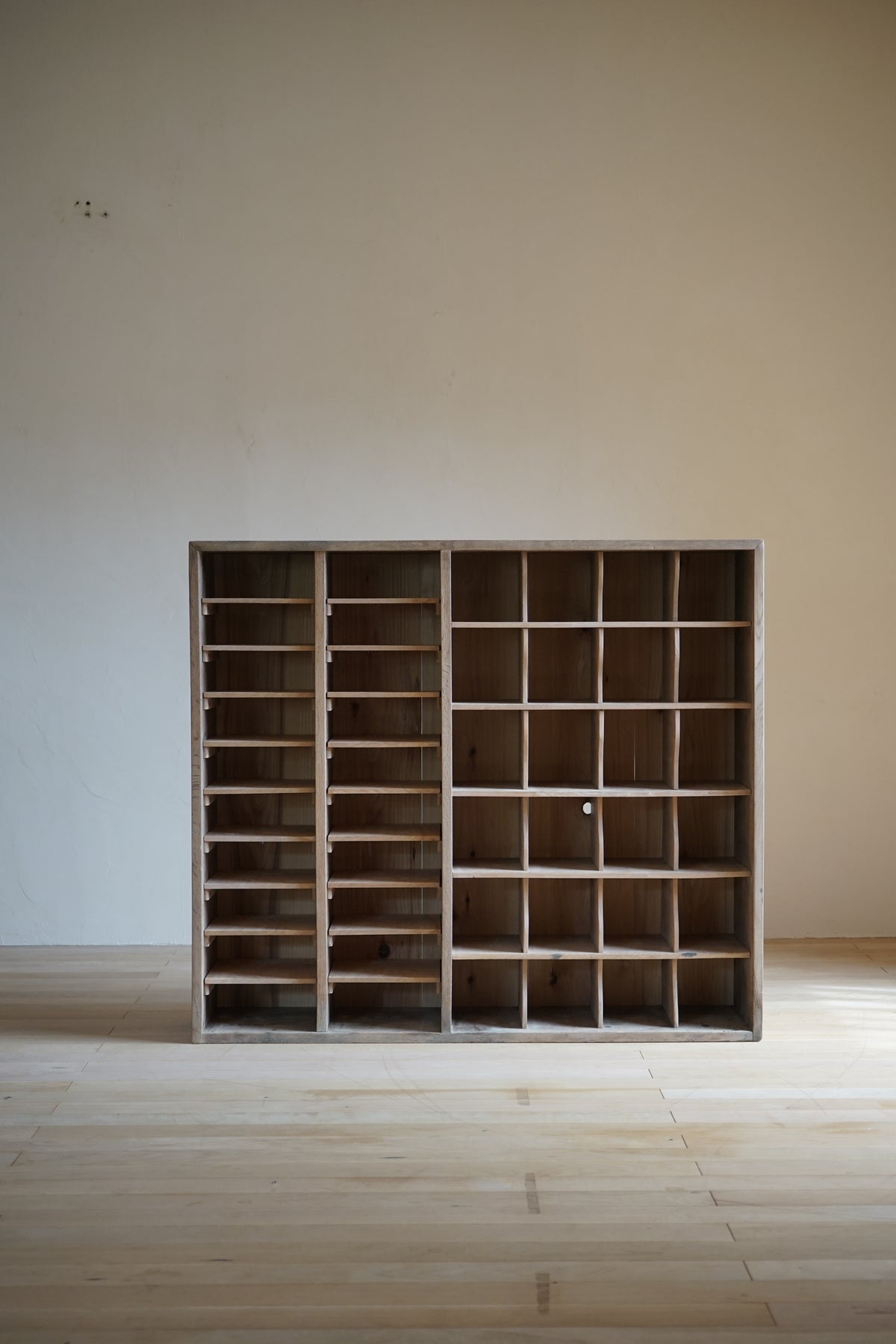 Storage shelf