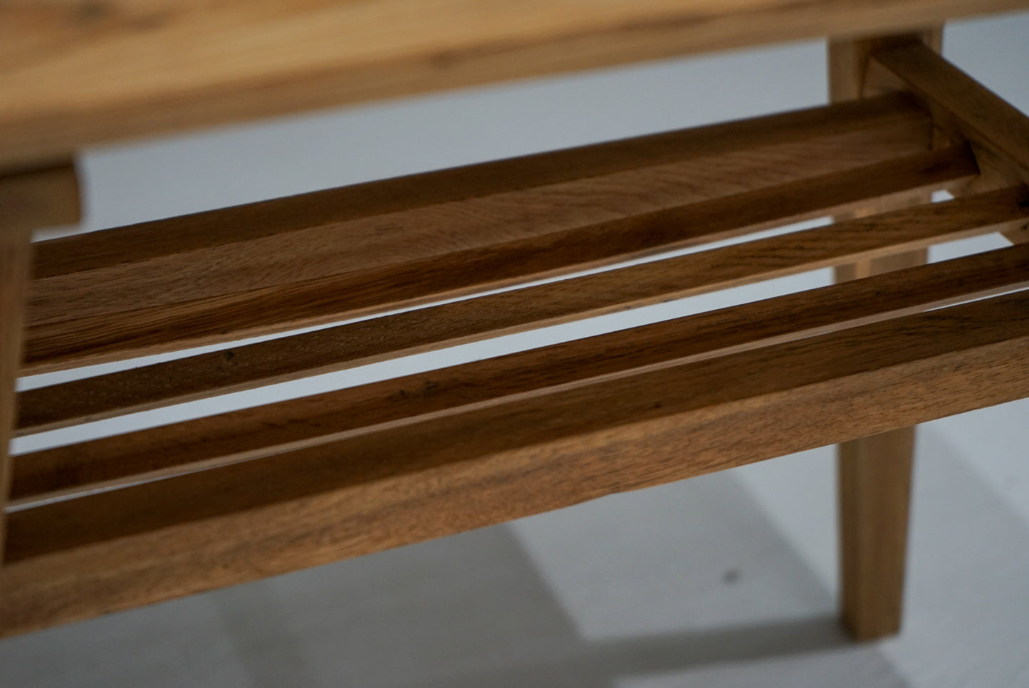 サイドテーブル