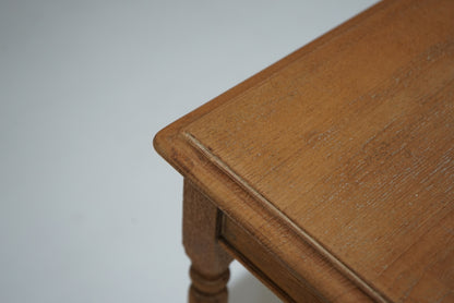 サイドテーブル