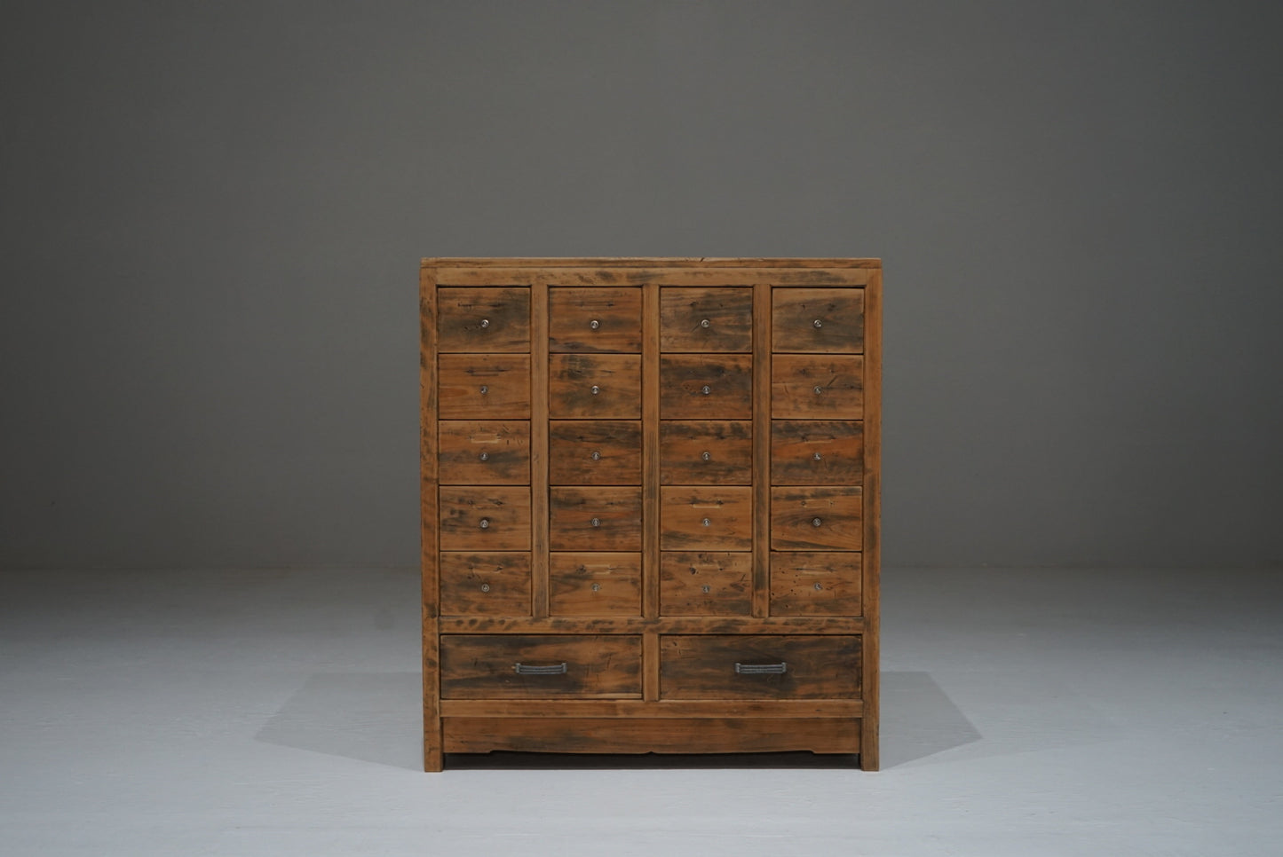 引き出し22杯の収納棚