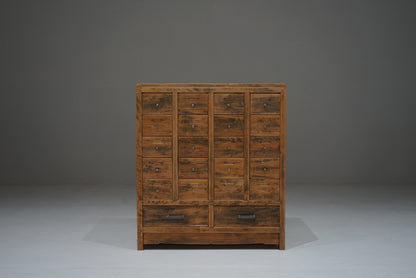 引き出し22杯の収納棚