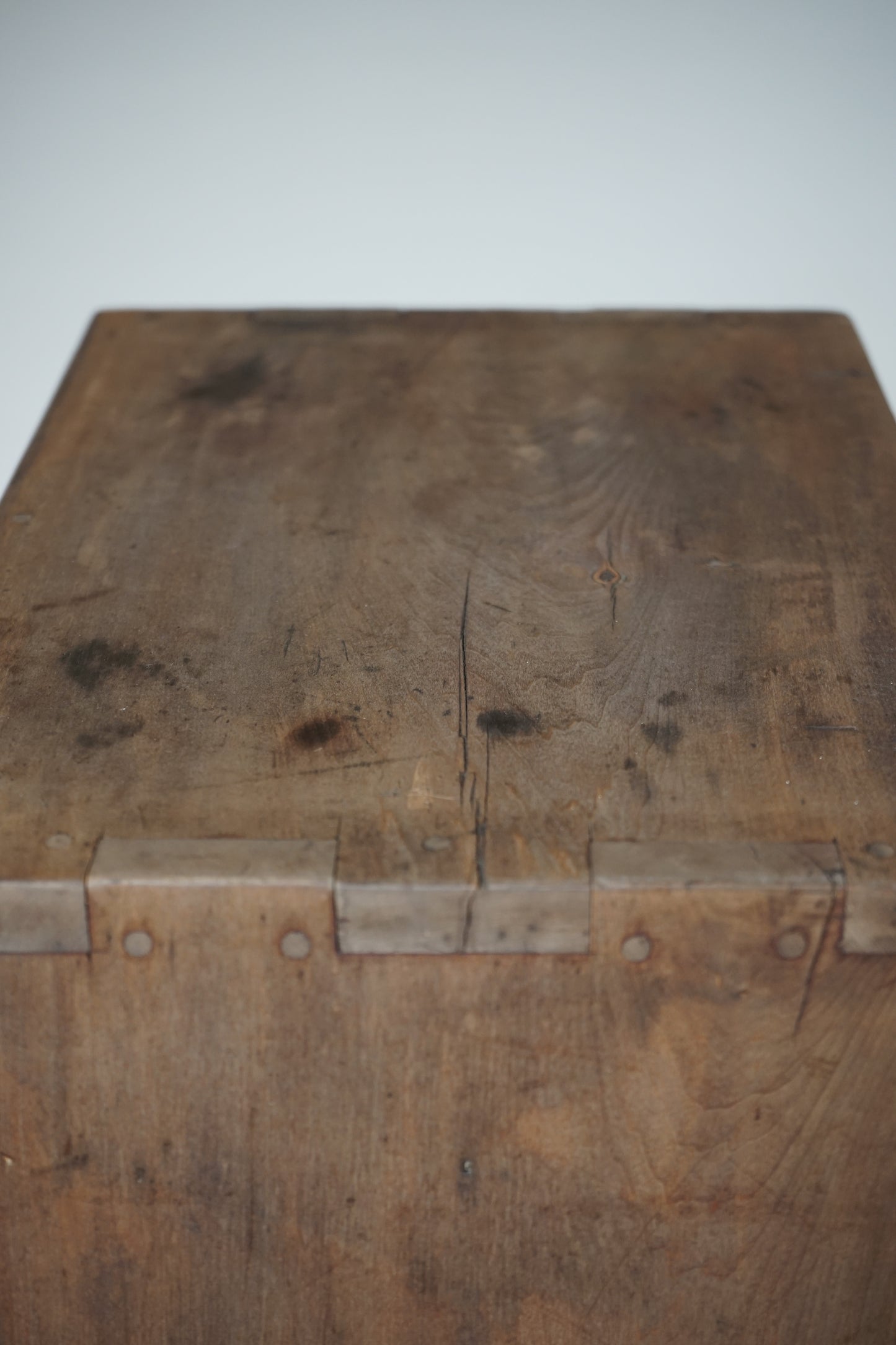 9-drawer storage chest