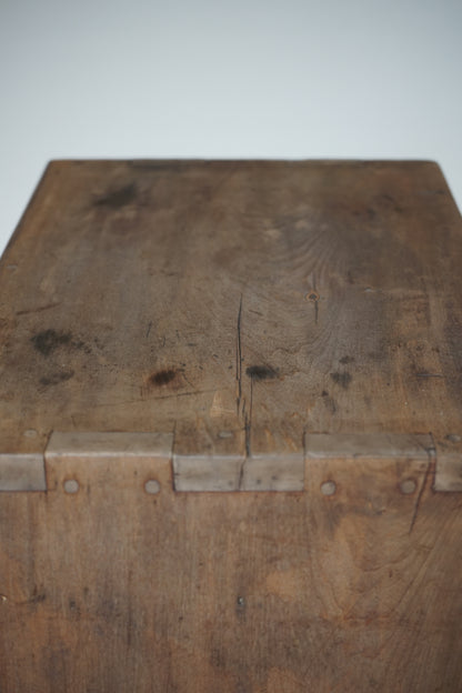 9-drawer storage chest