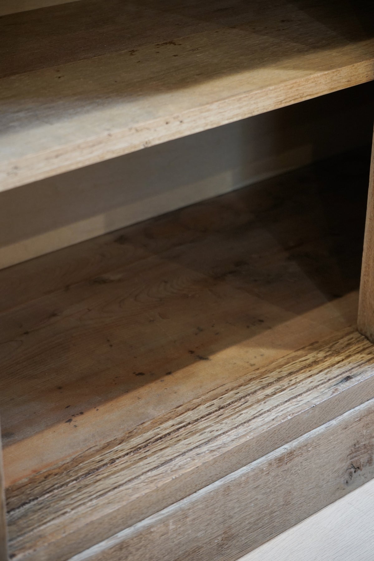 Storage shelf