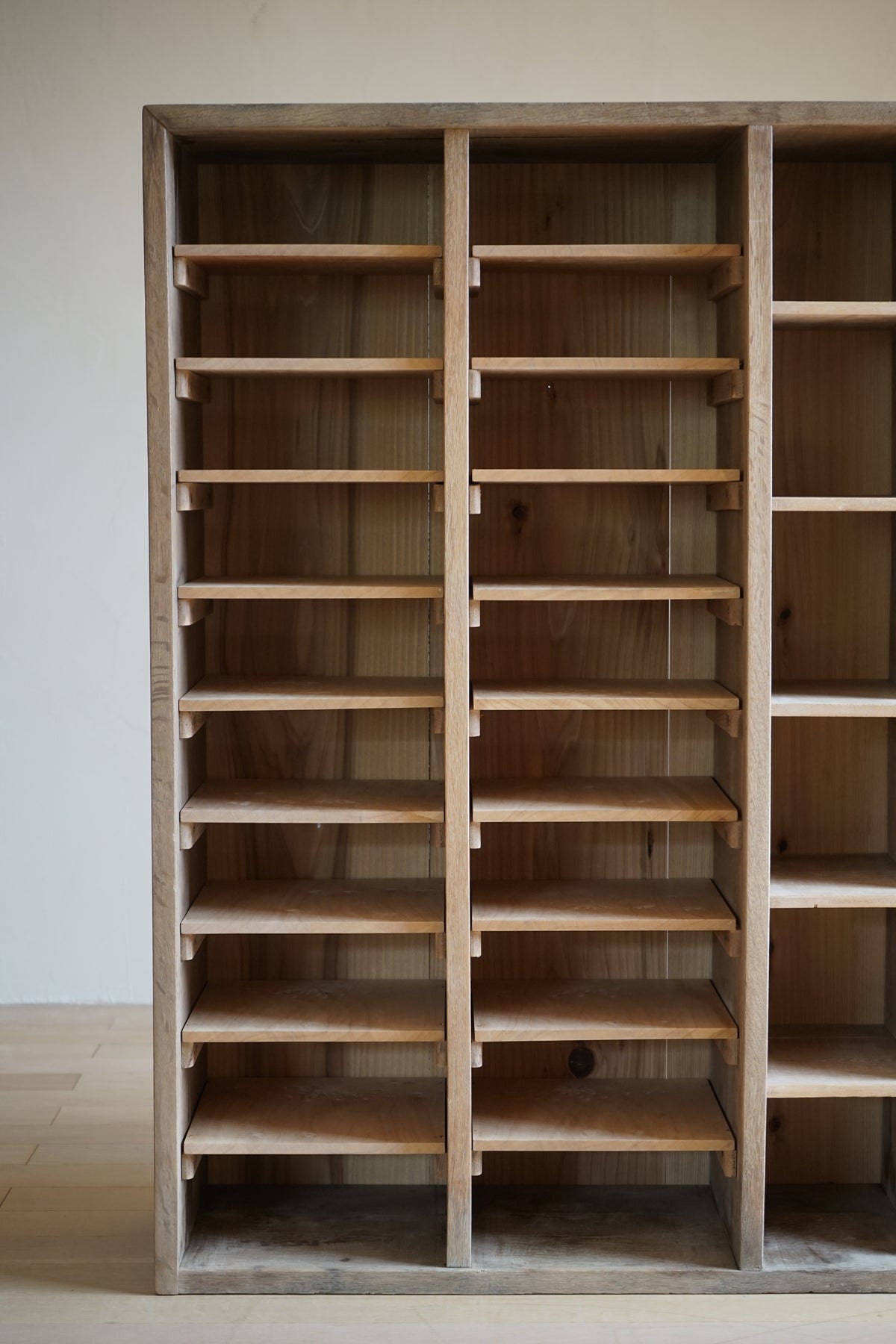 Storage shelf