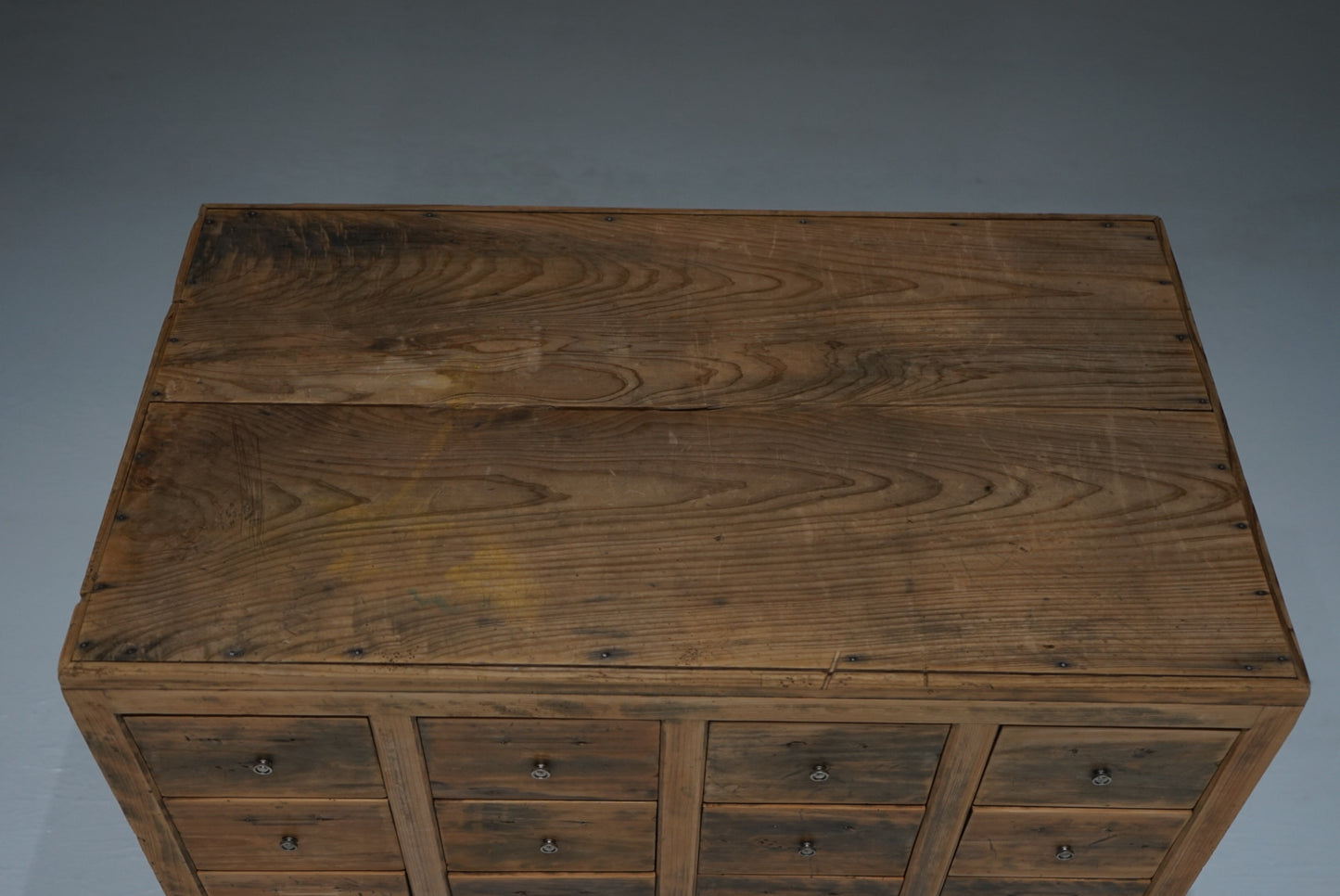 引き出し22杯の収納棚