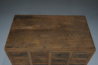 引き出し22杯の収納棚