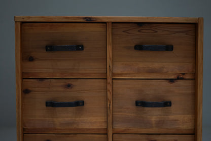 引き出し10杯の収納棚