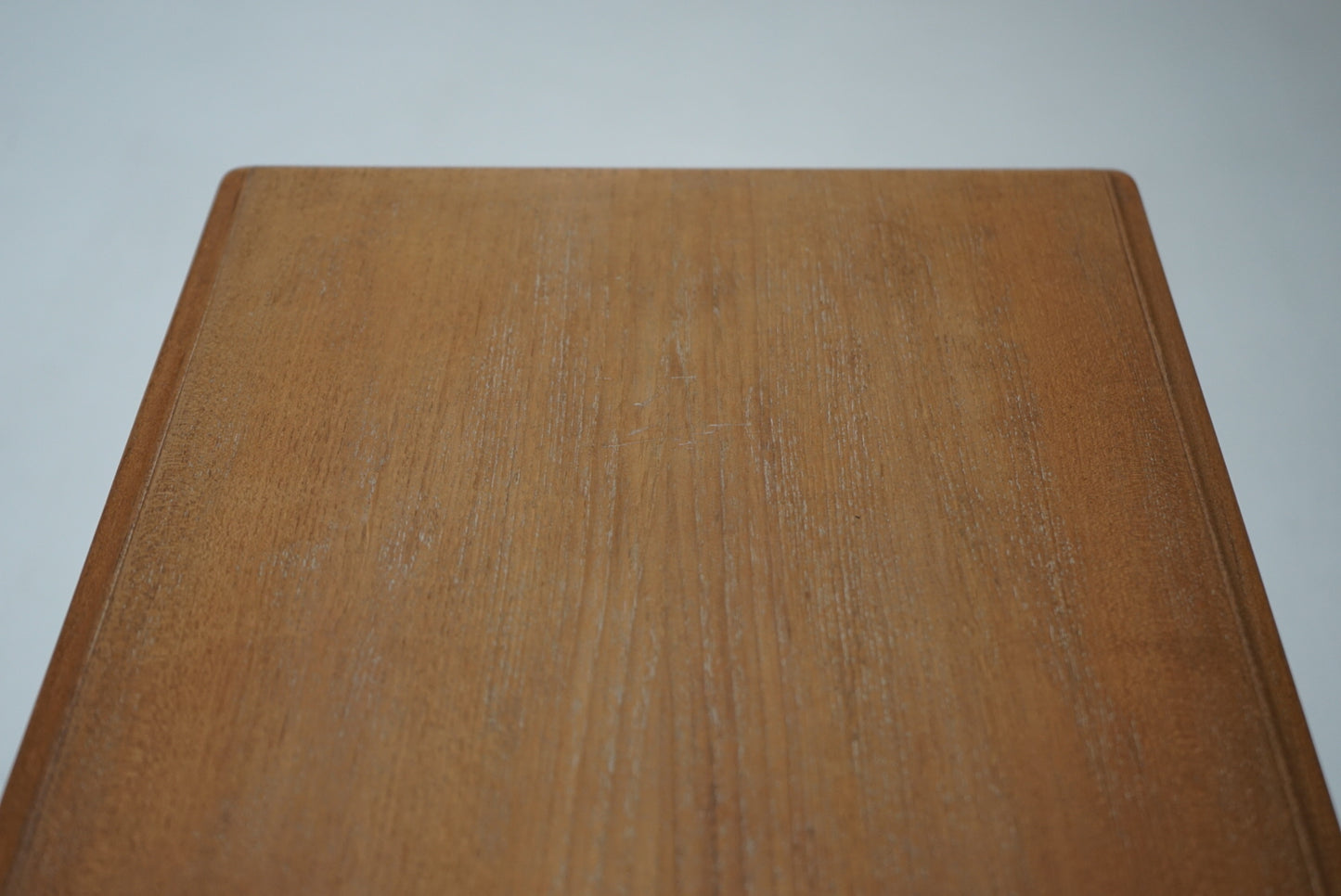 サイドテーブル