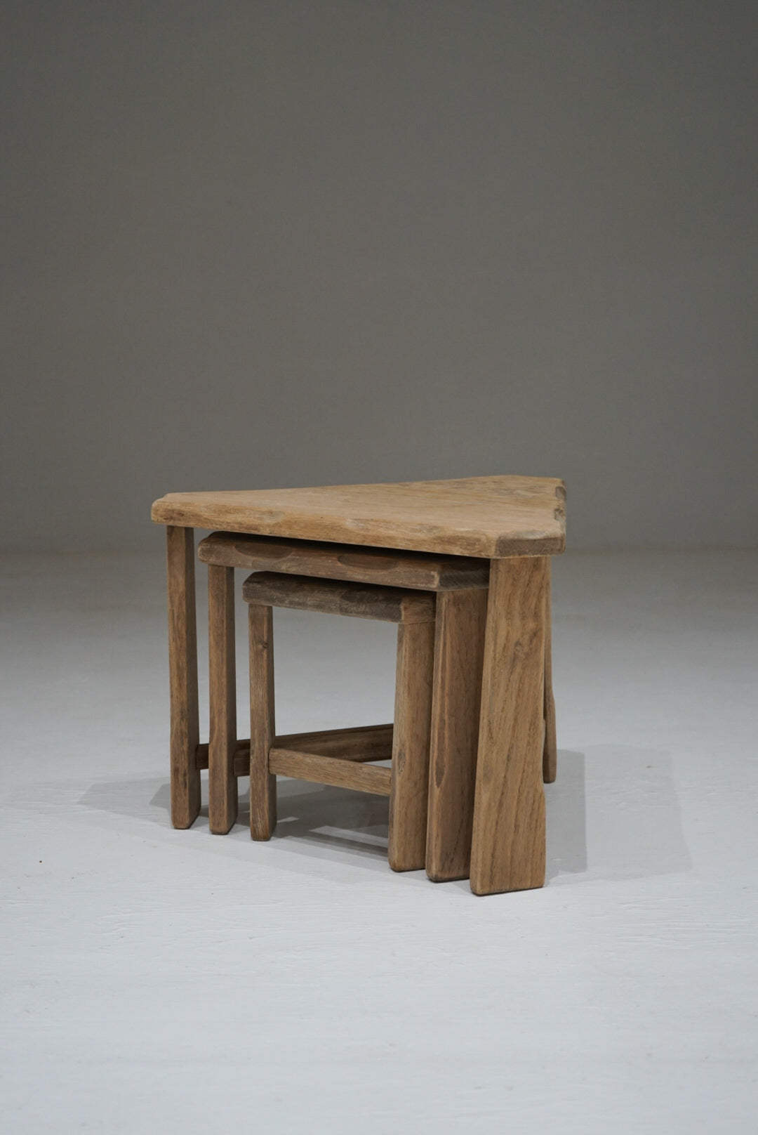 ネストテーブル