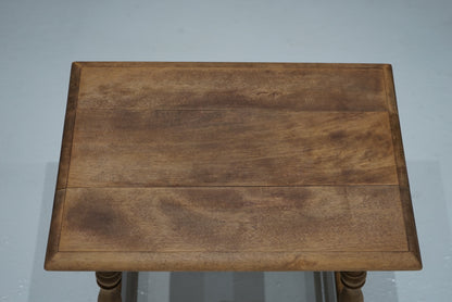 サイドテーブル