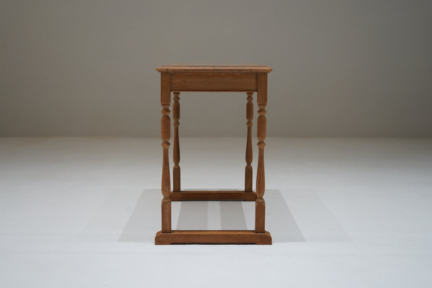 サイドテーブル