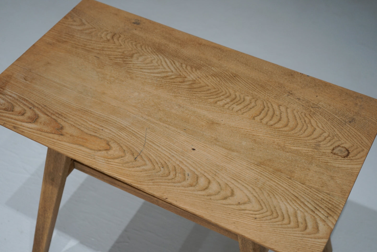 サイドテーブル