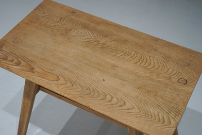 サイドテーブル