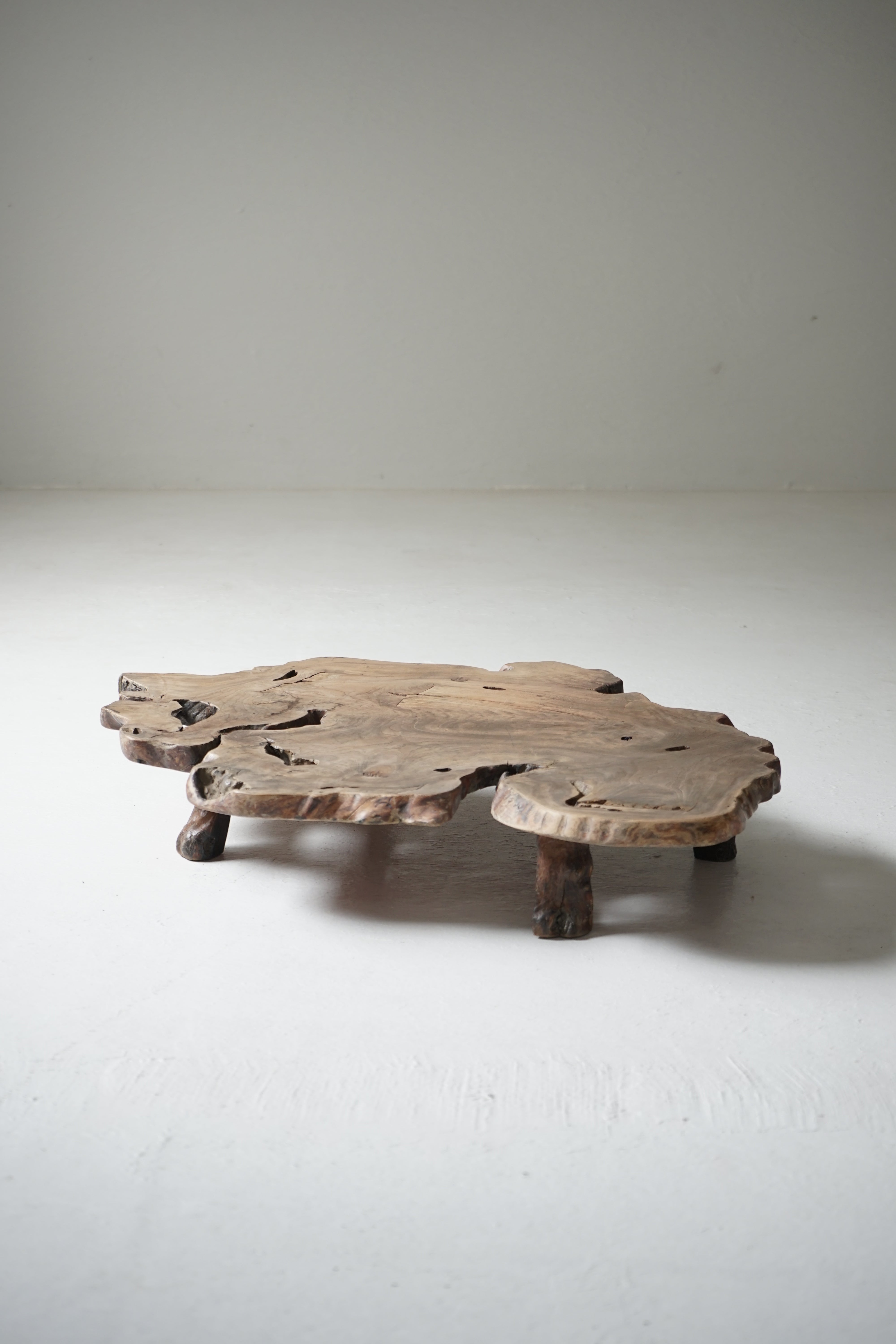 し*ん様 実家整理　古い木の展示台 展示台 – casin
