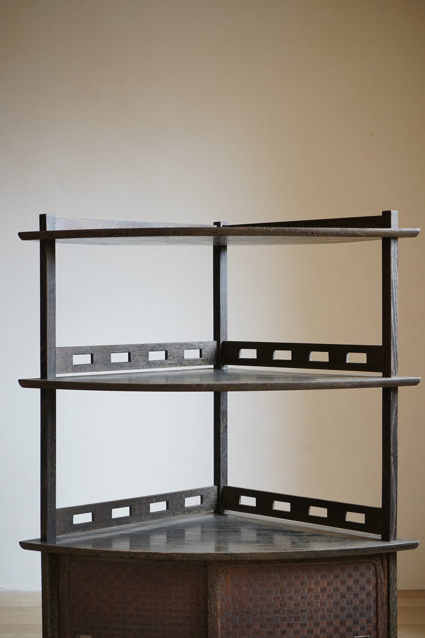 Corner rack