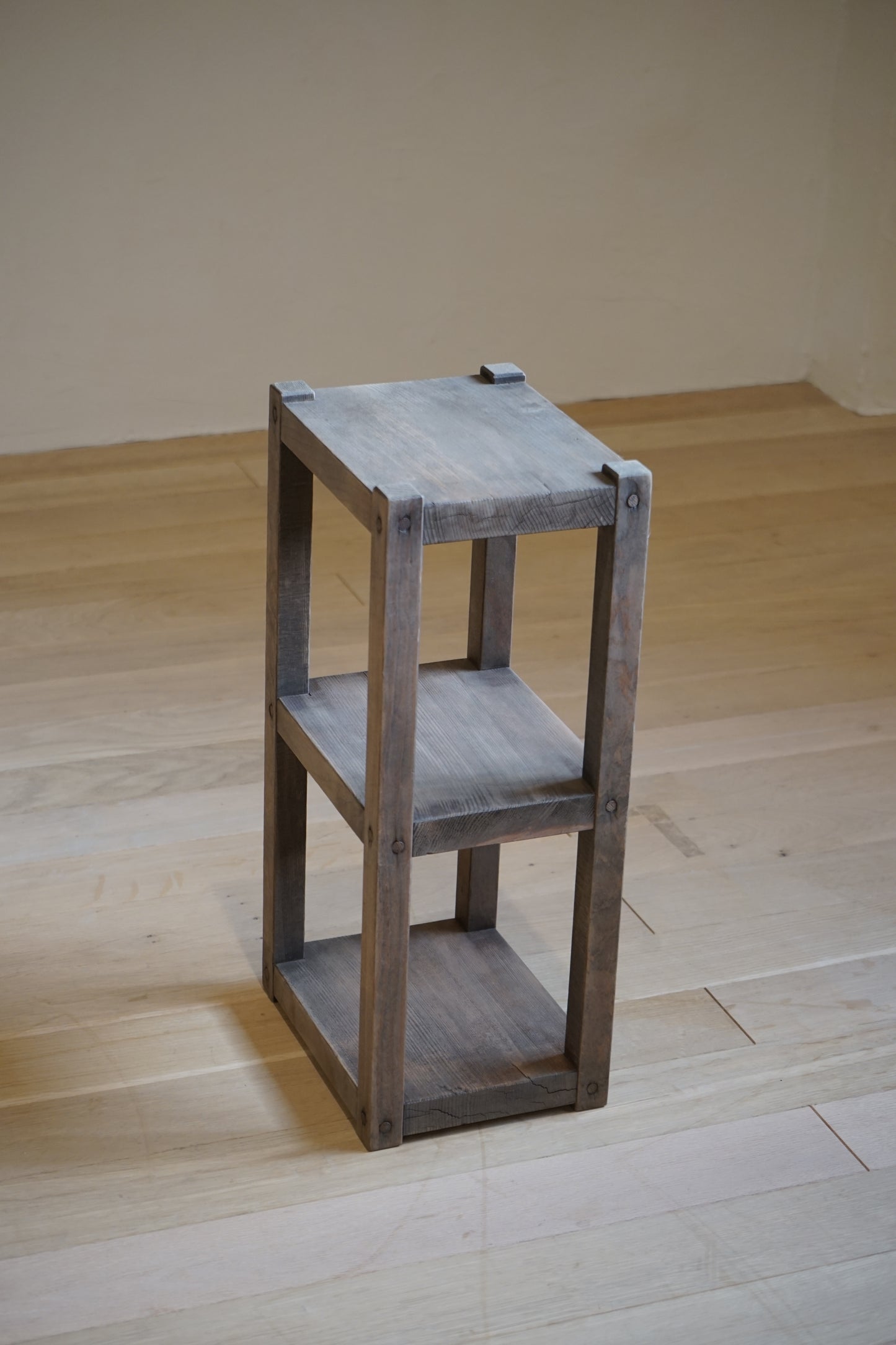 Display shelves