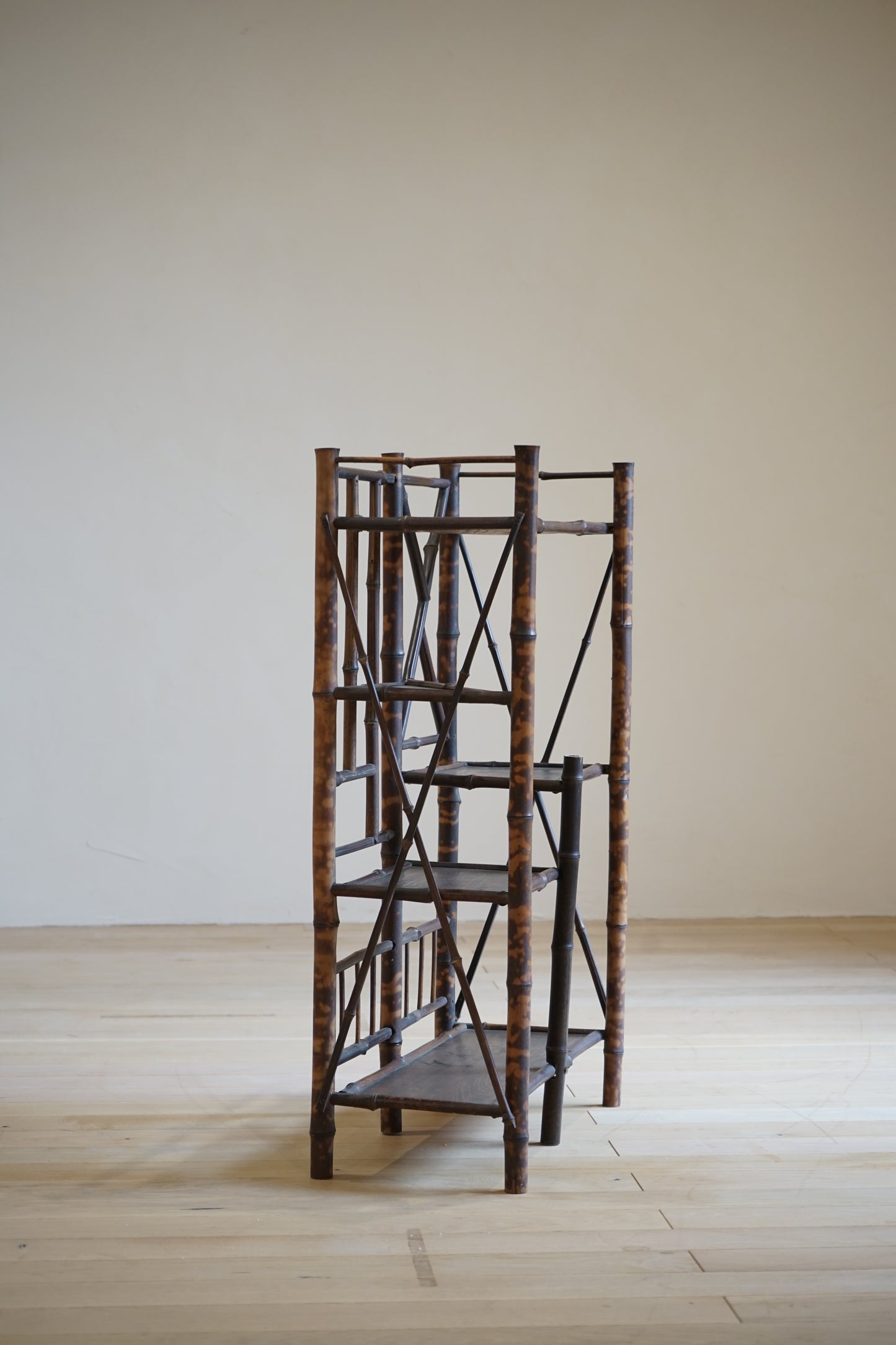 Display shelves