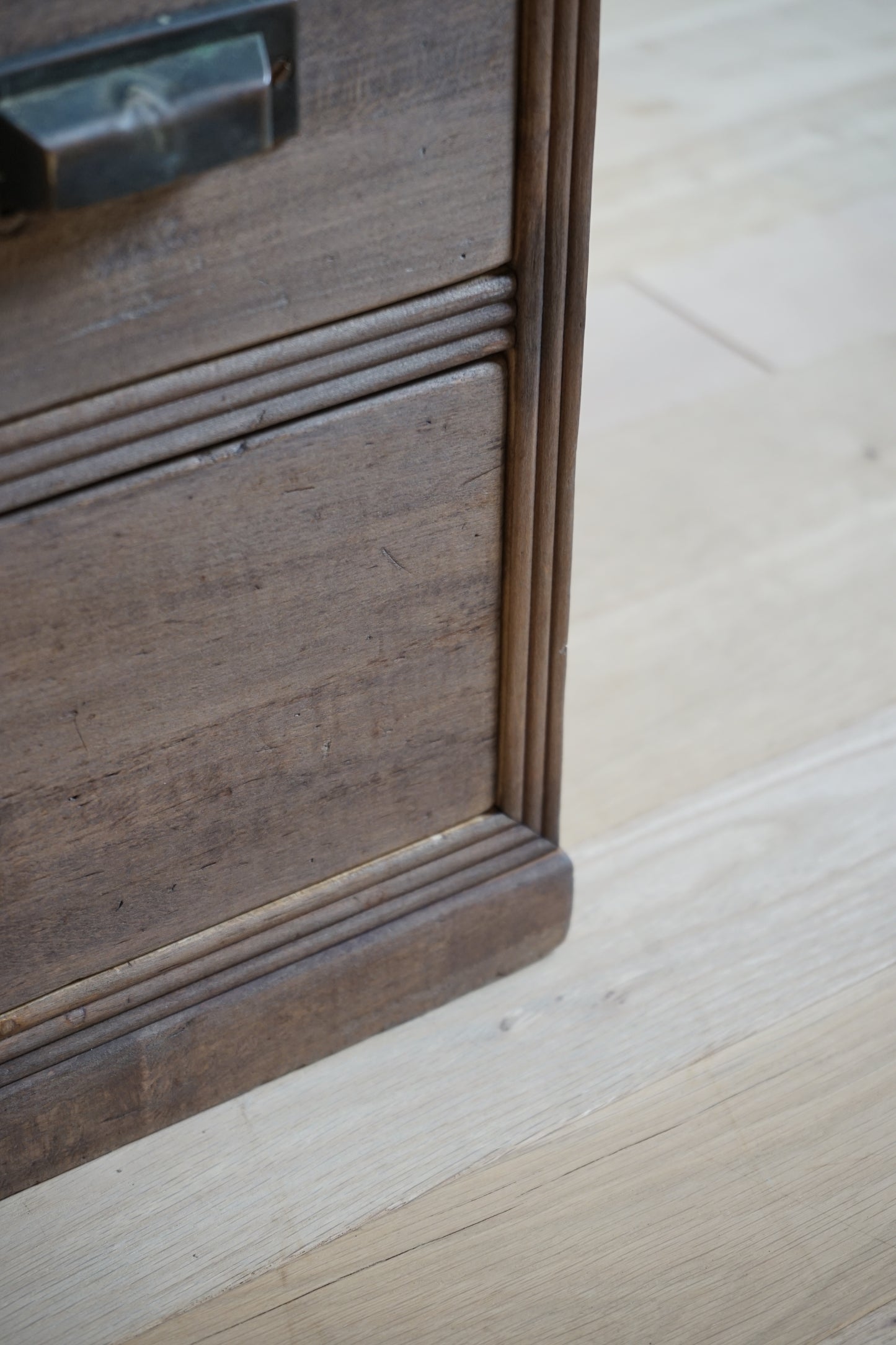 9-drawer storage chest
