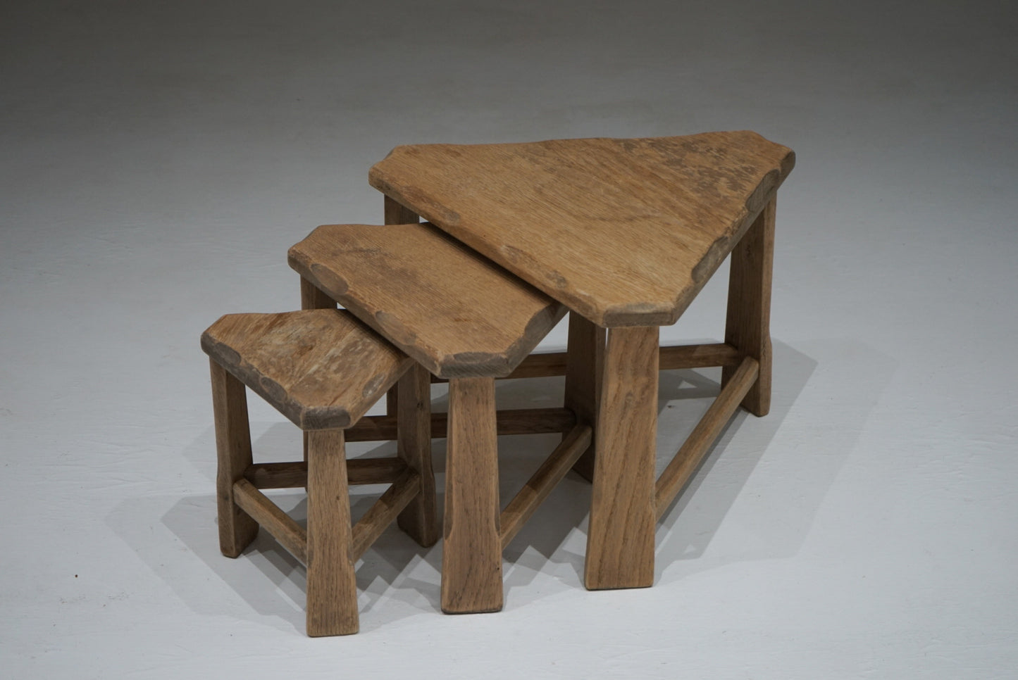 ネストテーブル