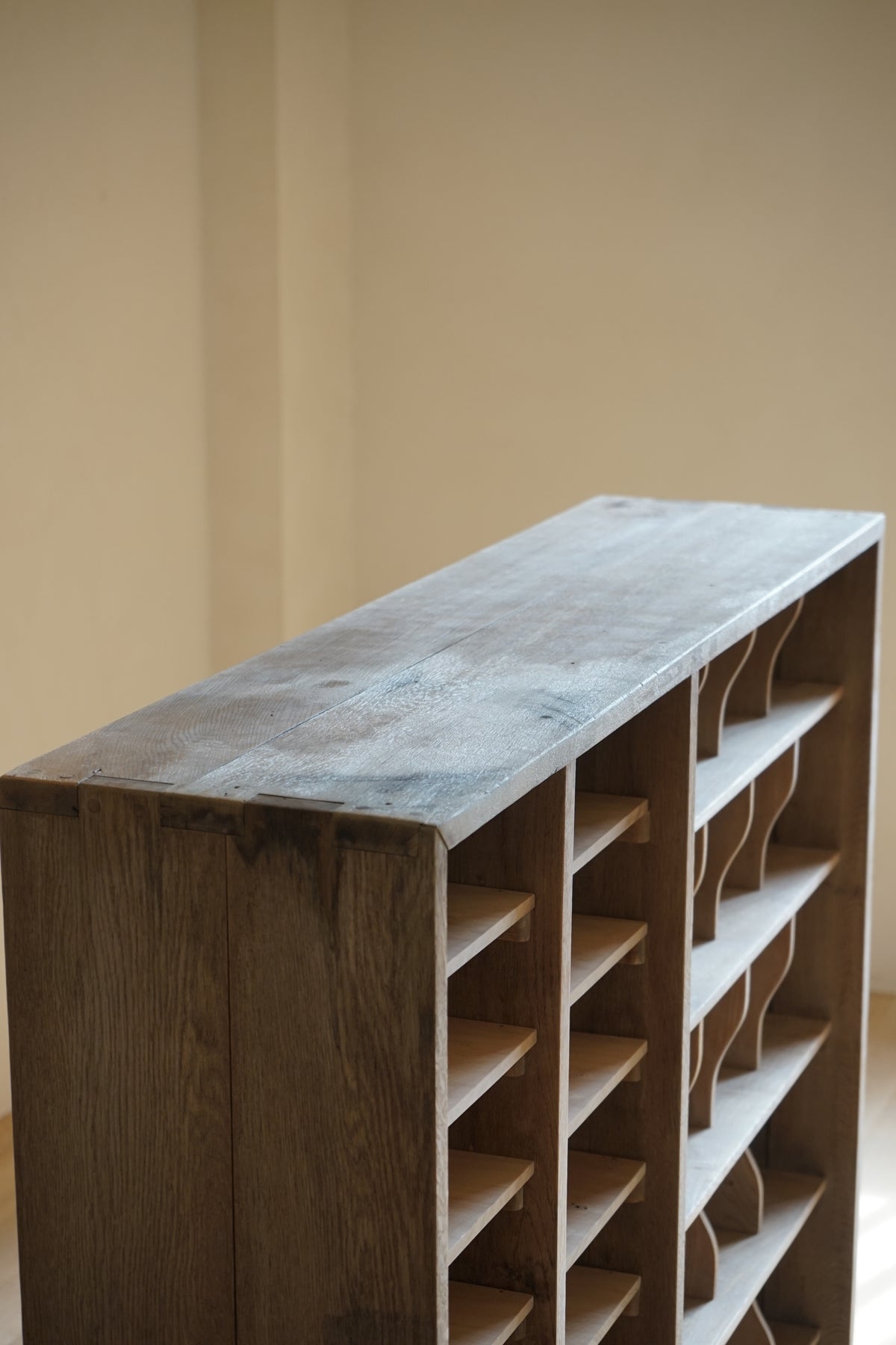 Storage shelf