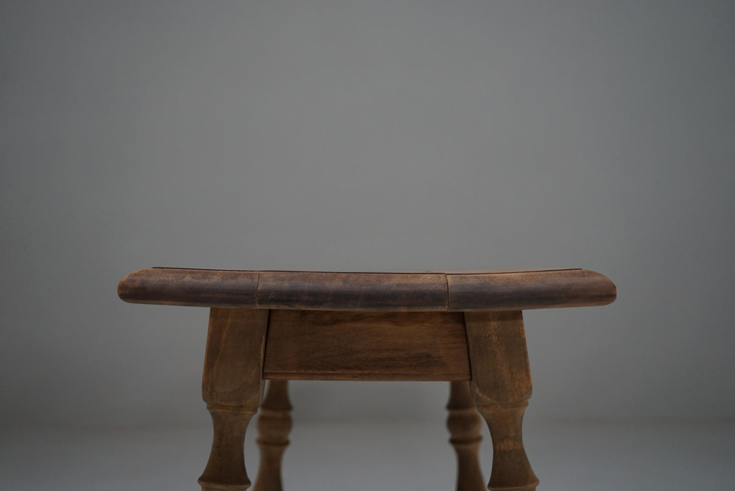 サイドテーブル