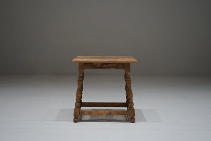 サイドテーブル