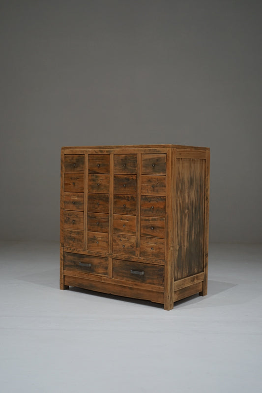 引き出し22杯の収納棚