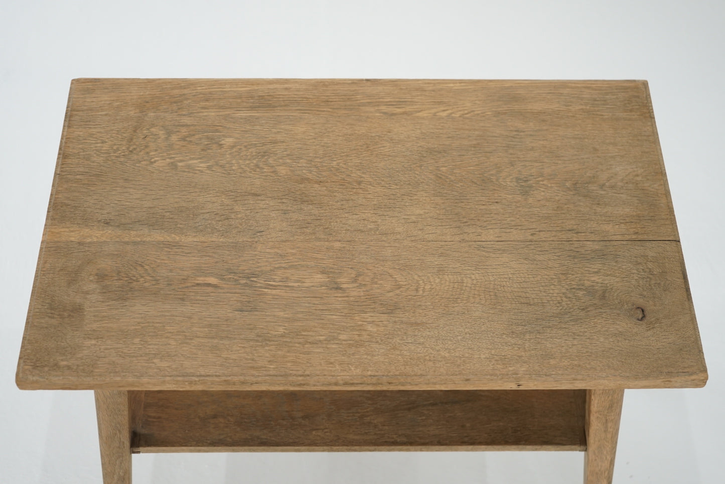 サイドテーブル