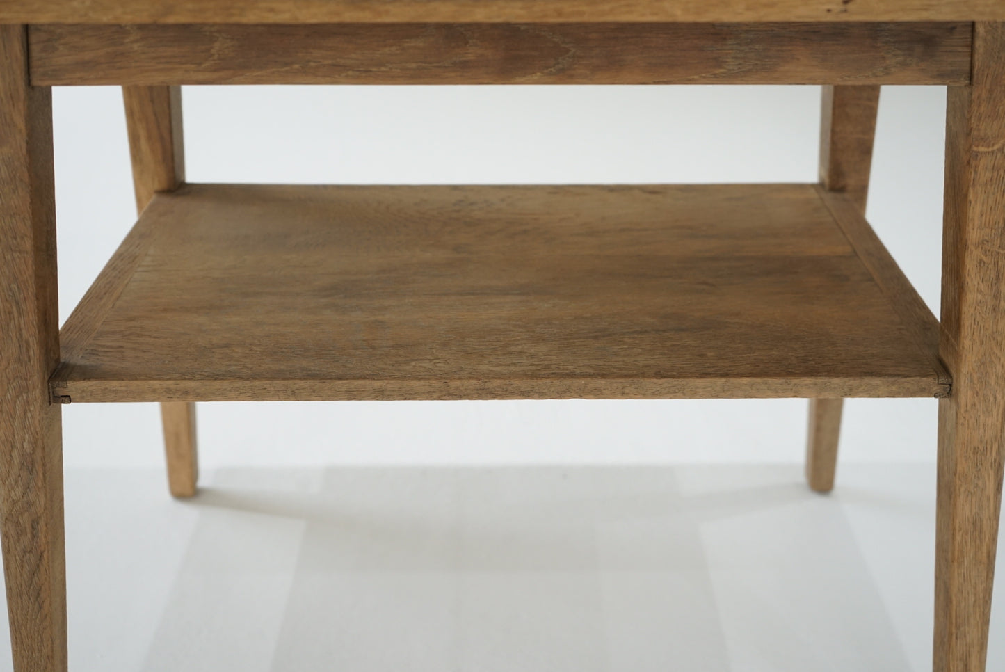 サイドテーブル