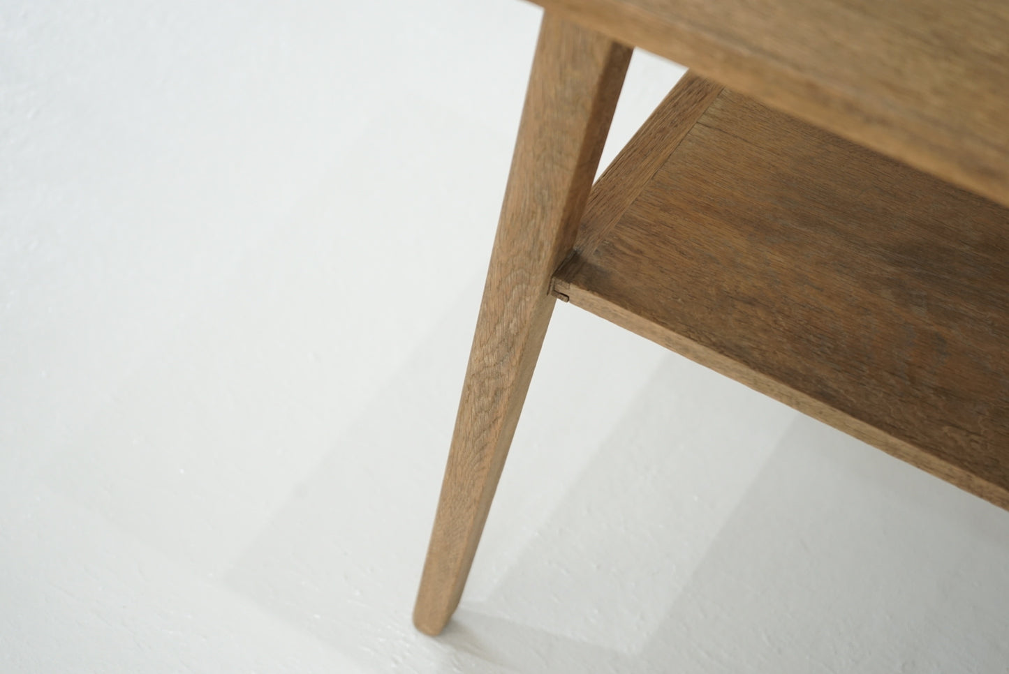 サイドテーブル