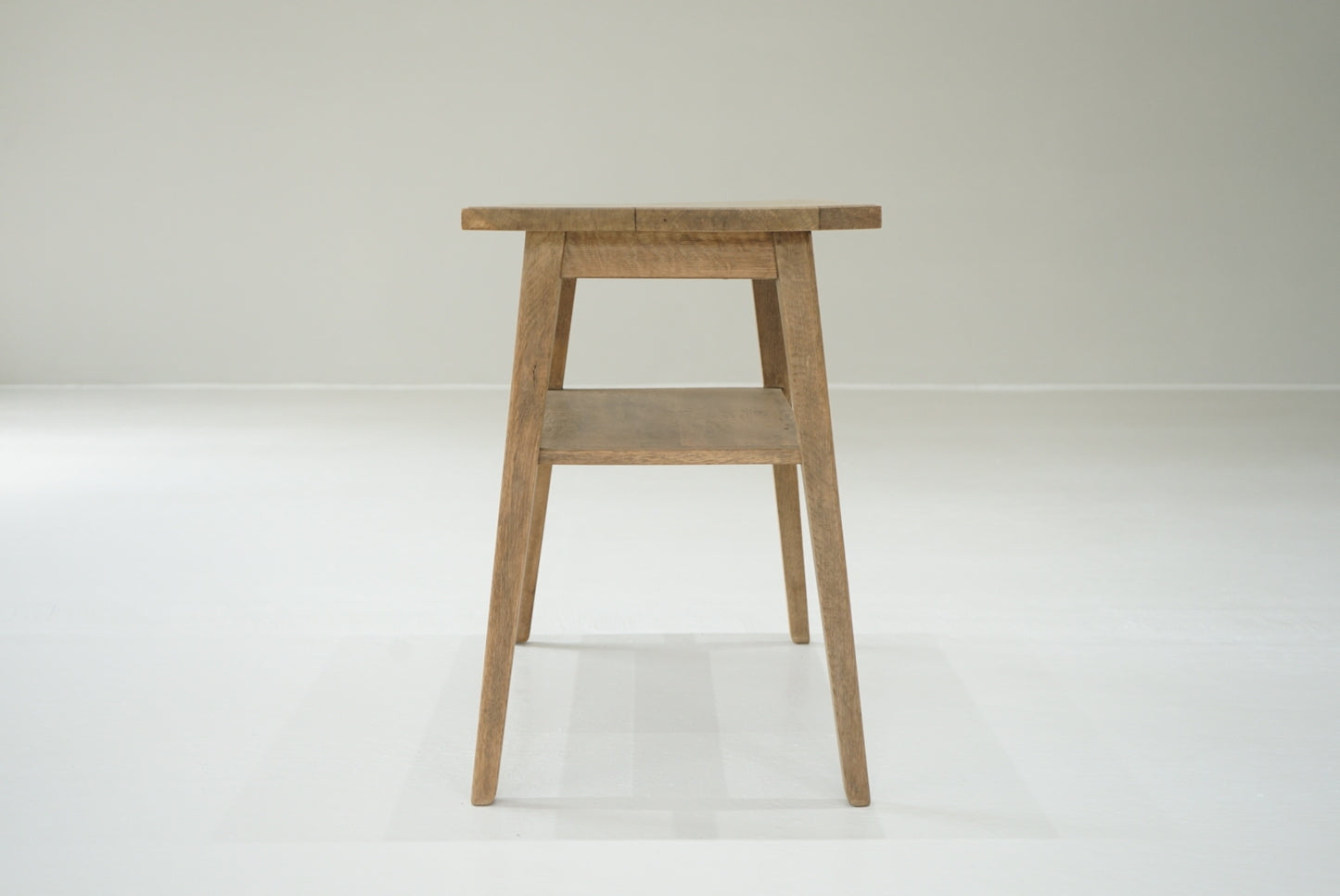 サイドテーブル