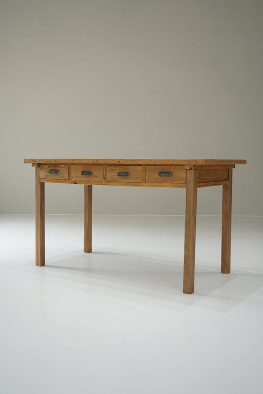 ダイニングテーブル